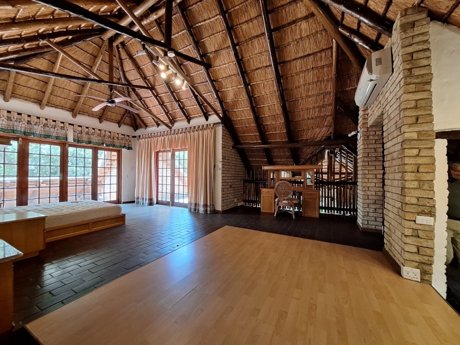 5 Bedroom Property for Sale in Mooivallei Park North West